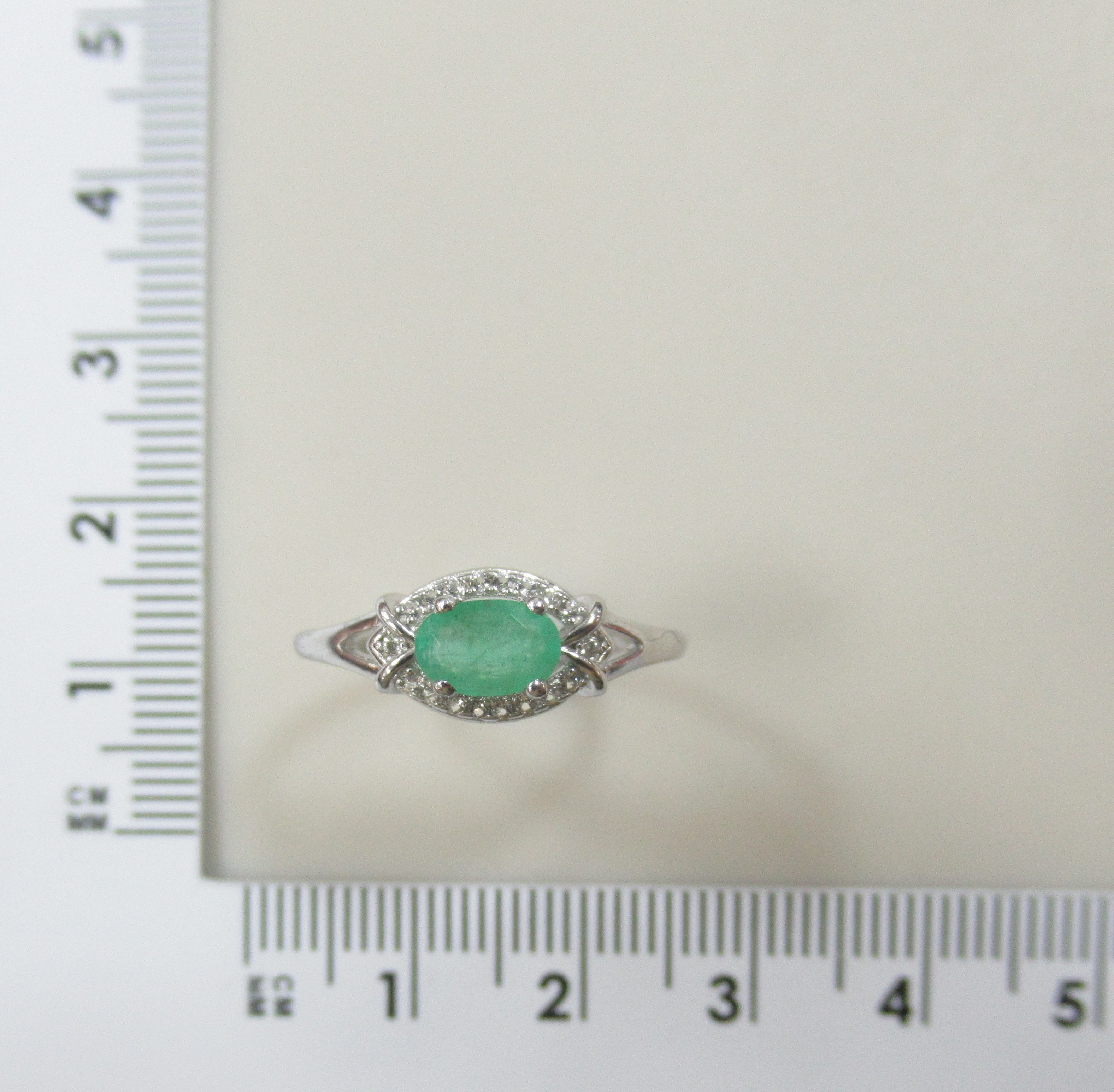 Серебряное кольцо с изумрудом